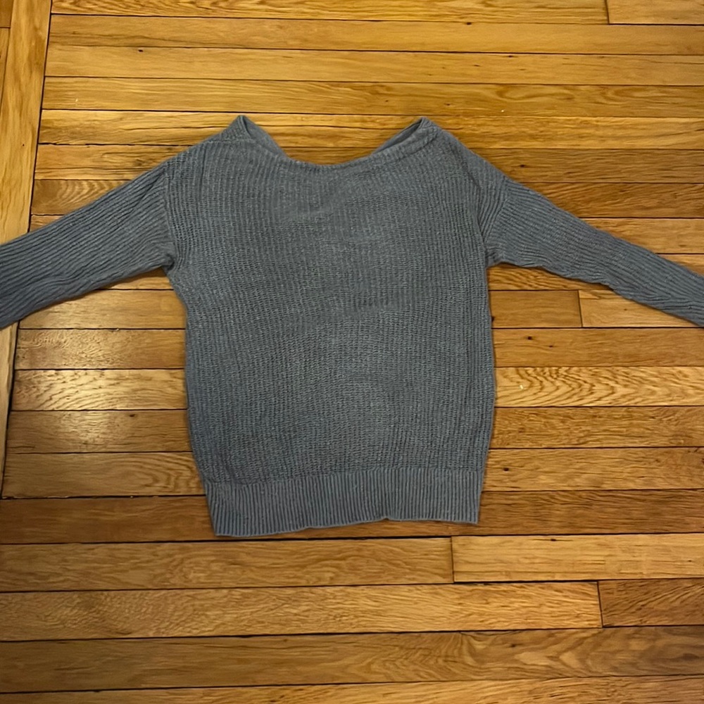 Market and Spruce knotted back sweater size small